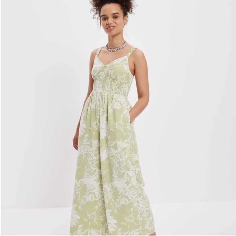 ISO American Eagle Floral Back Cut Out Jumpsuit